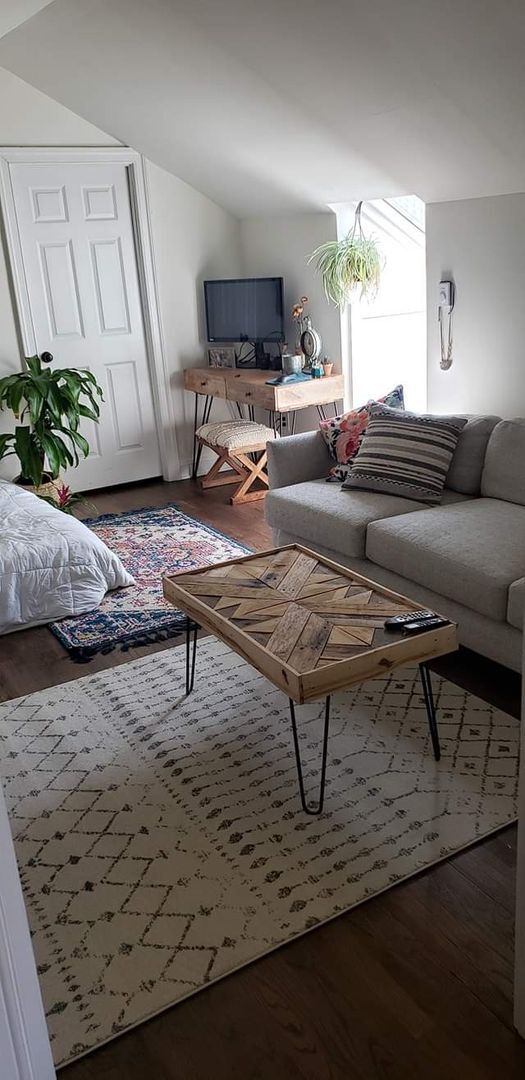 Foto del edificio - Luxurious 1 Bed / 1 Bath Haven with a Serene Deck & Elegant Hardwood Floors - Prime Location in V...