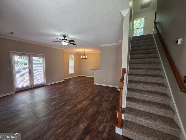 Building Photo - 602 N Fairfield Dr