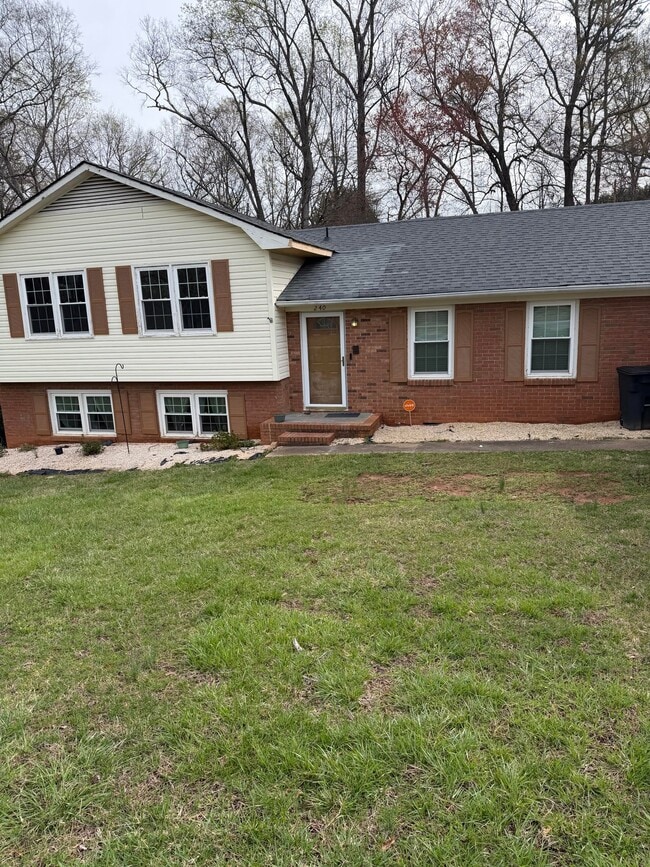 Building Photo - 240 River Forest Dr