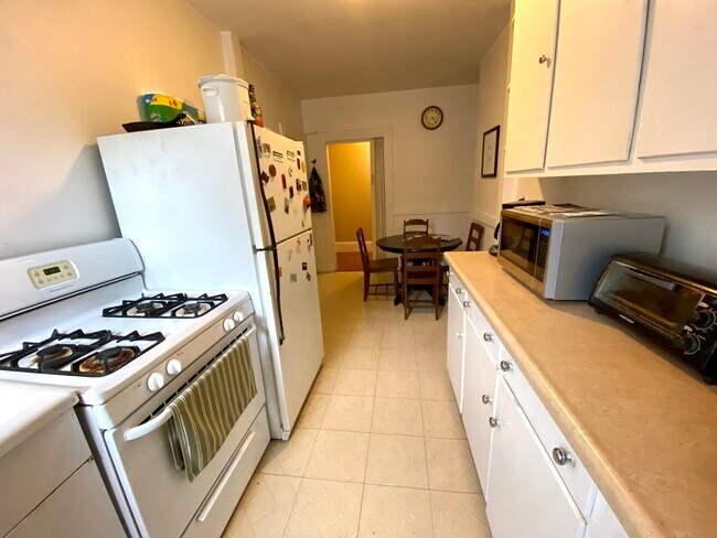 Building Photo - 15 Parkman St