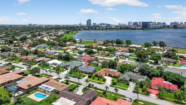 Building Photo - 600 S Mangonia Cir