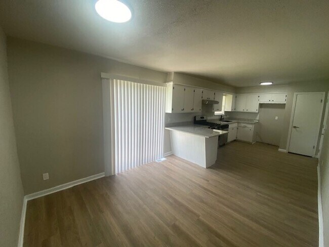 Foto del edificio - Remodeled 3 Bedroom - Union Schools! Self-...