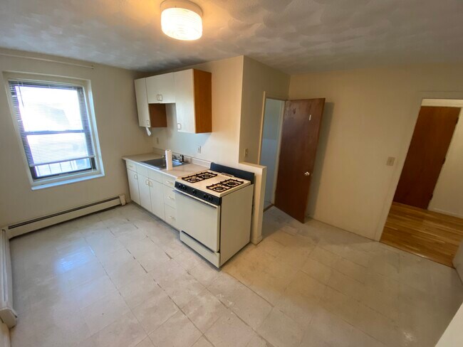 Building Photo - 81 Perkins St