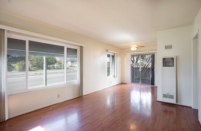 Building Photo - 514 N Santa Anita Ave