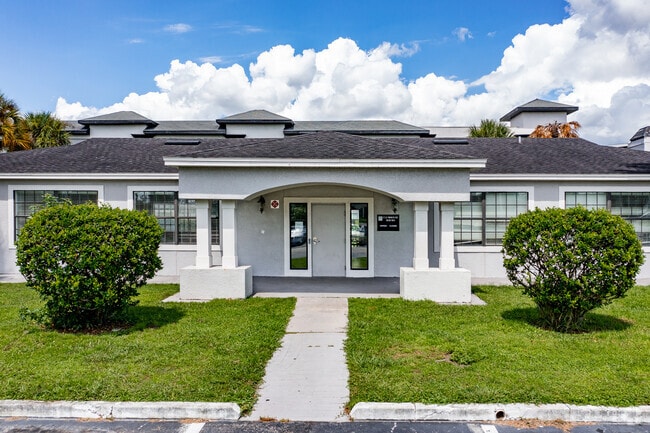 2323 McCoy Rd Orlando, FL 32809-8142 - Palm Square Condominiums