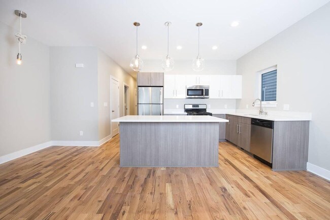 Building Photo - 1600 E Belleview Pl
