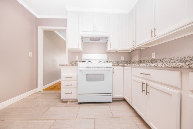 Building Photo - 501 Velasco Ave