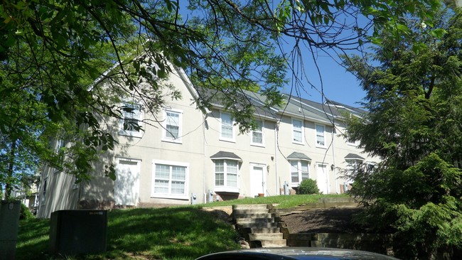 Building Photo - Belvedere Court Student Housing