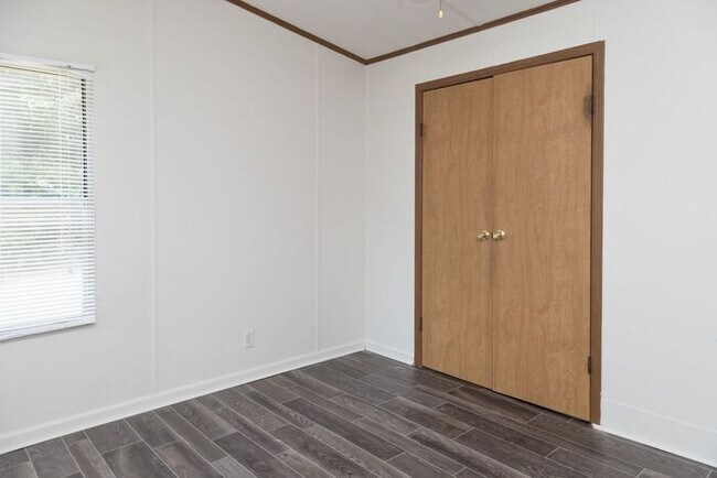 Foto del edificio - 7917 Wolfe Ln