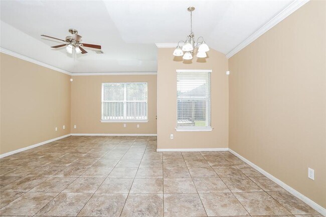 Foto del edificio - 15631 Donnet Ln