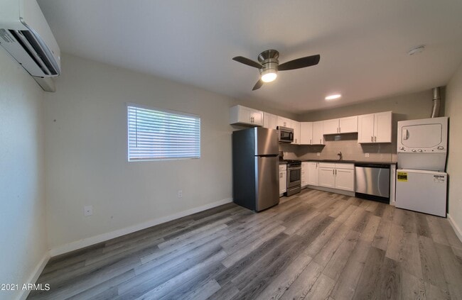 Foto del edificio - 908 E Pasadena Ave