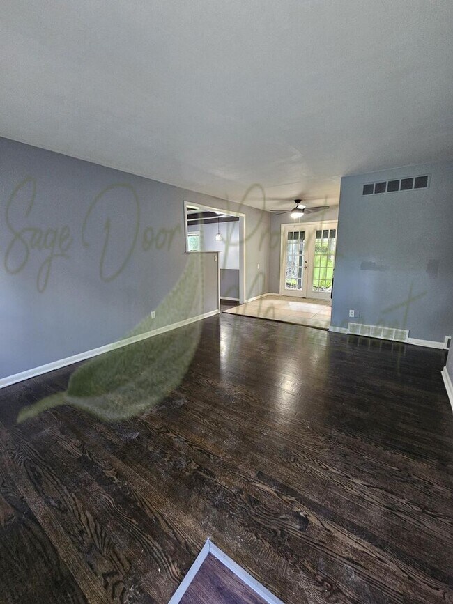 Building Photo - MODERN RENOVATIONS!!!
