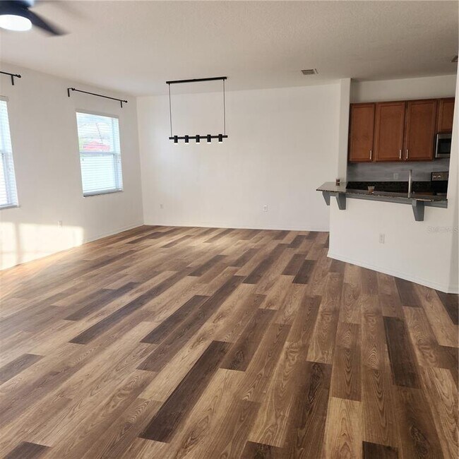 Building Photo - 3048 Chessington Dr