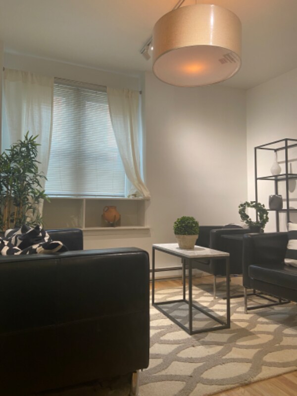 Building Photo - 2 Clinton St