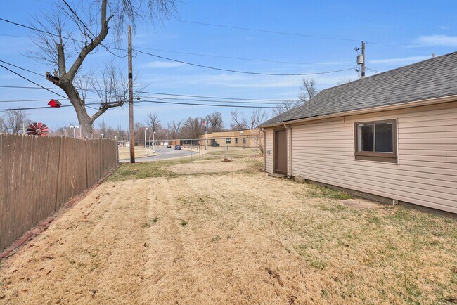 Foto del edificio - 812 E Olmstead Ave