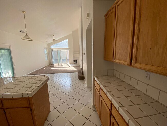 Foto del edificio - 566 Versailles Ln