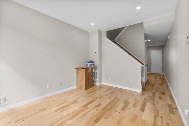 Foto del edificio - 137 N Montford Ave
