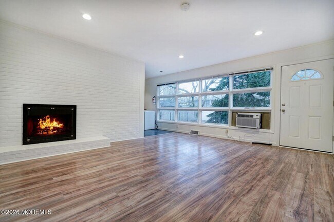 Foto del edificio - 59 Lakewood Rd