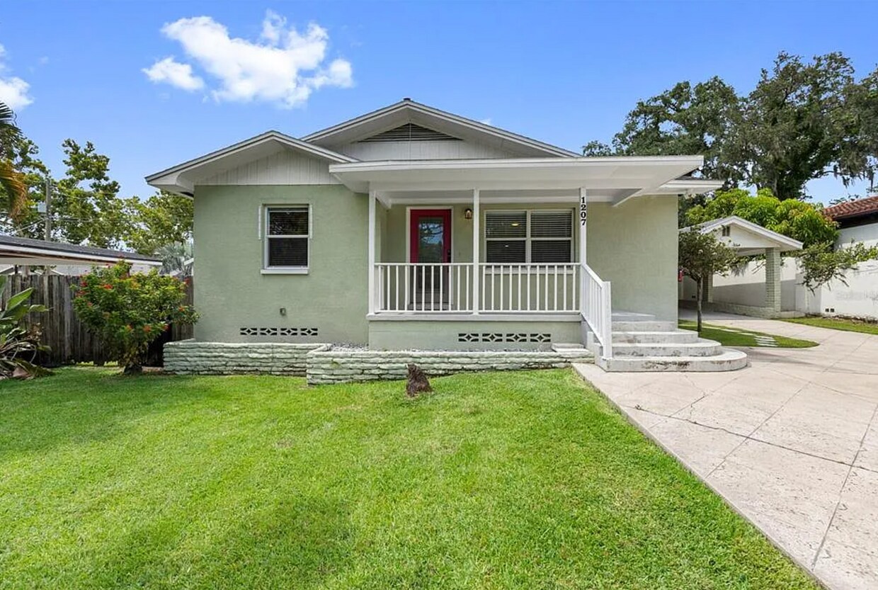Primary Photo - 1207 W Charter St