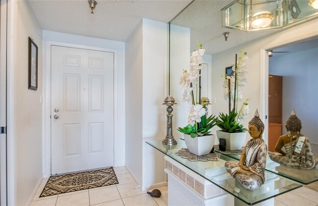 Building Photo - 8040 Sailboat Key Blvd S