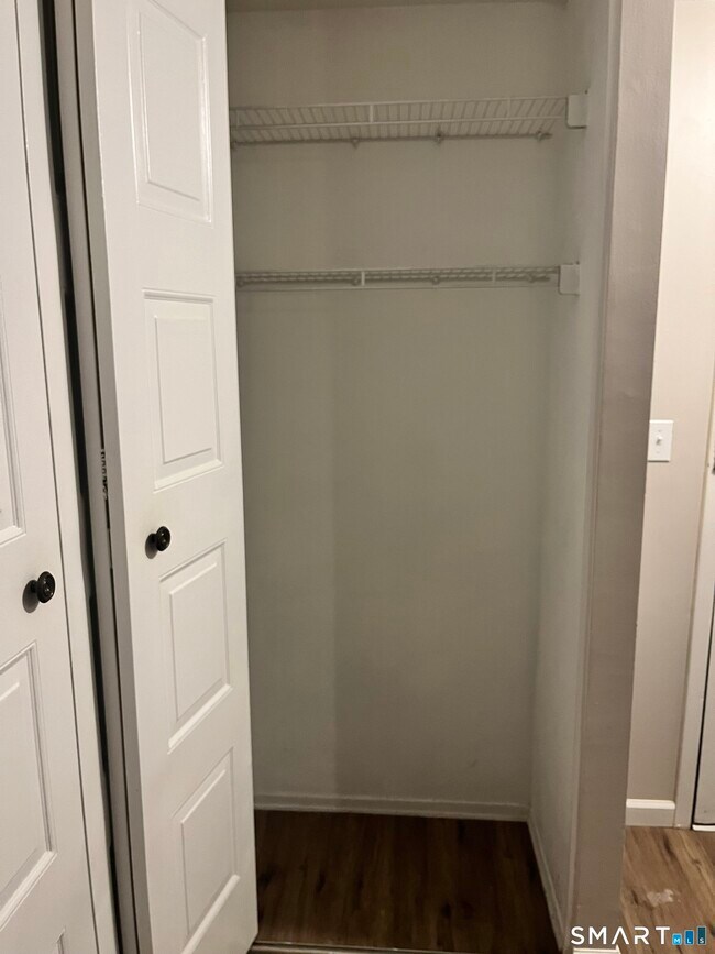 Foto del edificio - 280 Burgundy Hill Ln