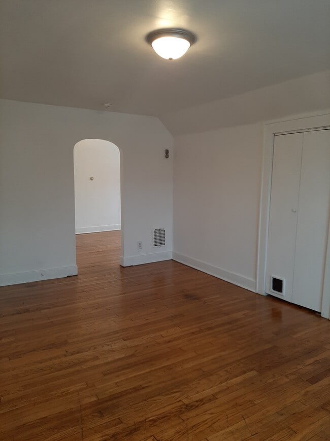 livingroom - 137 North Ave