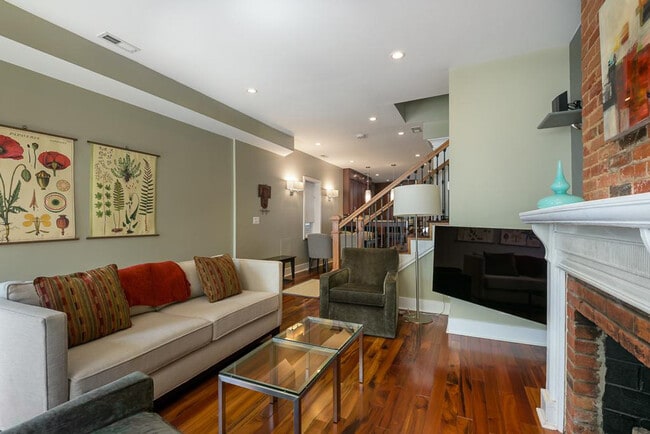 Building Photo - 401 Constitution Ave NE