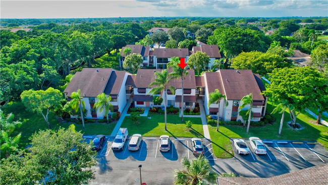 Building Photo - 5040 Rose Hill Dr