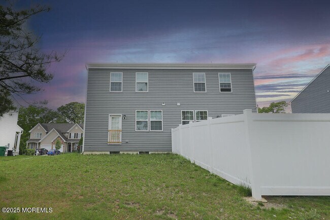 Foto del edificio - 1214 Peterson Way