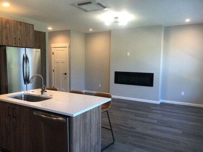 Building Photo - 2243