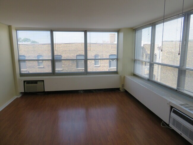 Building Photo - 3550 N Lake Shore Dr
