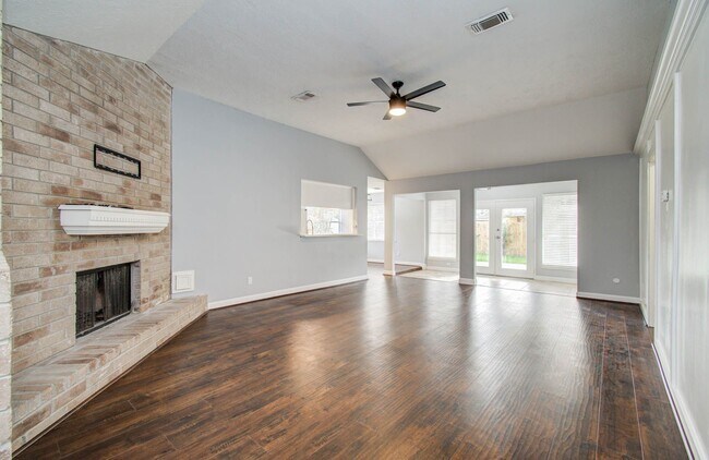 Foto del edificio - 6607 Readsland Ln