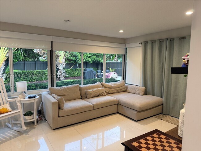 Foto del edificio - 4901 SW 95th Ct