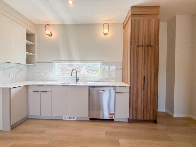 Photo du bâtiment - 3.0 bedroom in Edmonton Alberta T5G 1G1