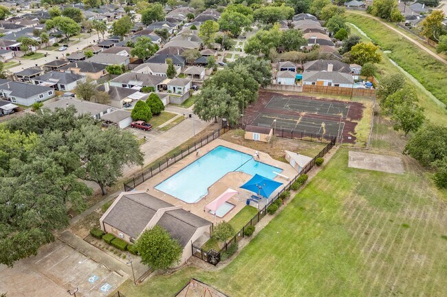 Foto del edificio - 16218 Olive Glen Dr