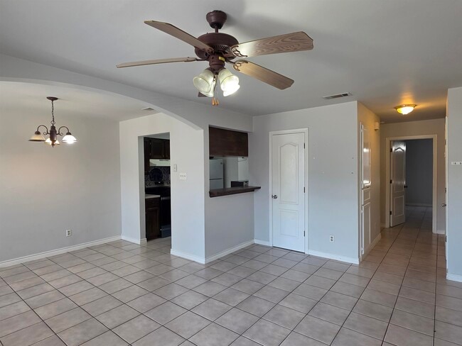Building Photo - 207 Martingale