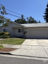 Building Photo - 936 Delport Ave