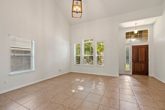 Foto del edificio - Beautiful 4 bedroom, 2.5 bathroom home in ...