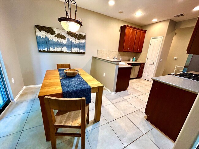 Foto del edificio - 13600 Breton Ridge St