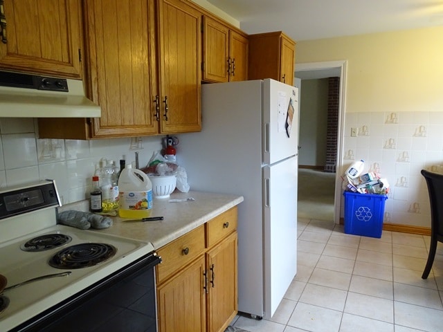 Building Photo - 165 Country Club Dr