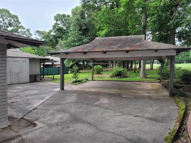 Building Photo - 24 Greentree Ln
