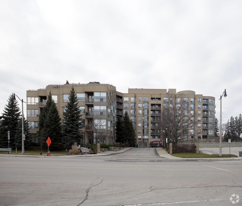 Bronte Harbour Club Condominiums Apartments 2511 Lakeshore Rd W