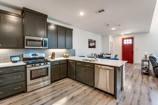 Foto del edificio - 8725 Phoebe Rd