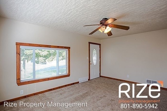 Building Photo - 4 br, 2 bath House - 5428 S 2200 W