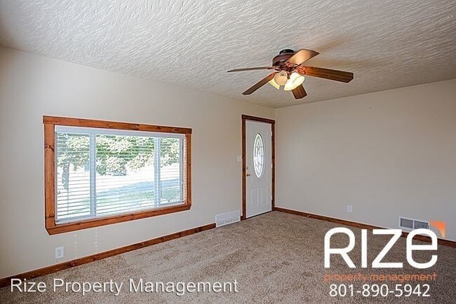 Foto del edificio - 4 br, 2 bath House - 5428 S 2200 W