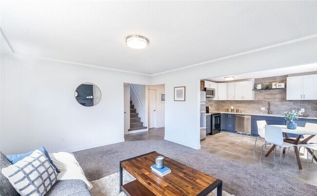 Foto del edificio - Perfect & Charming 3 bedroom Plus 1.75 Bath Craftsman Home in Tacoma!!