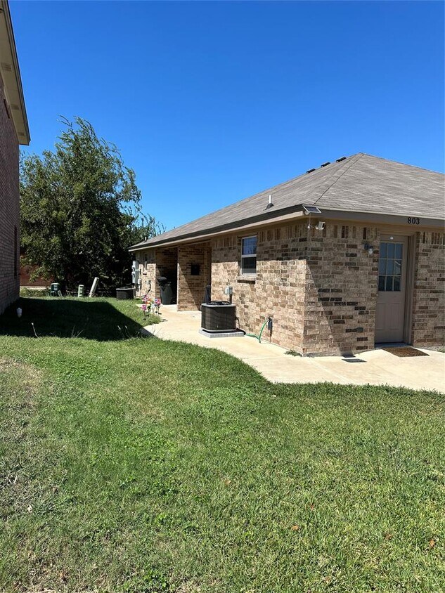 Foto principal - 803 Leifester Cir