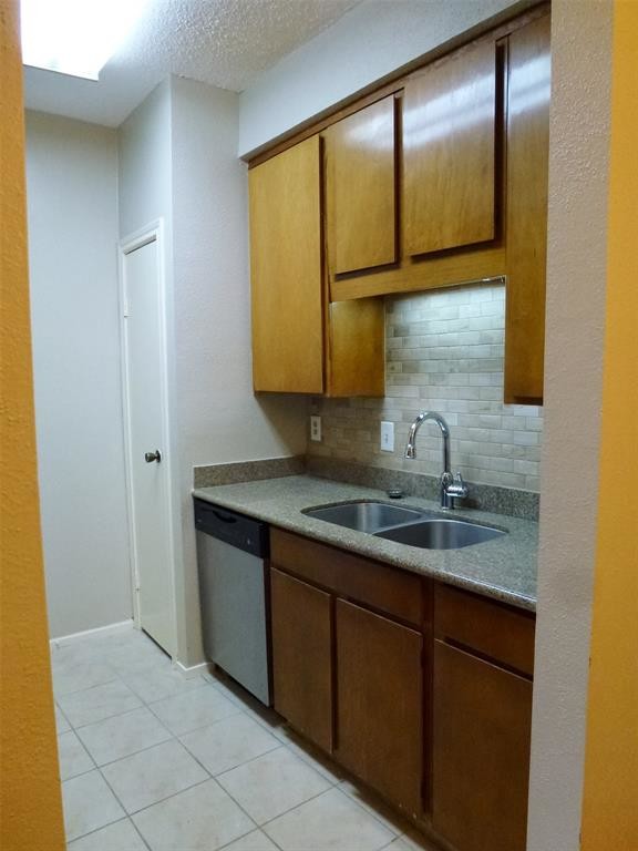 Foto del edificio - 7900 N Stadium Dr