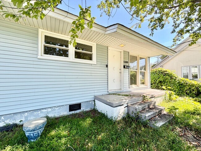 Foto del edificio - Charming 3-Bedroom Duplex Unit in Norfolk