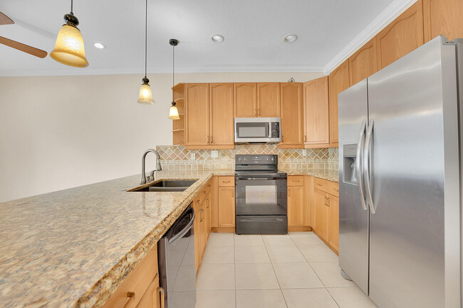 Building Photo - 3948 Lake Tahoe Cir